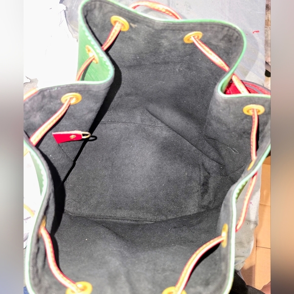 Gorgeous Louis Vuitton Epi Bi-Color Petit Noe Borneo Castillan Red - Picture 8 of 11